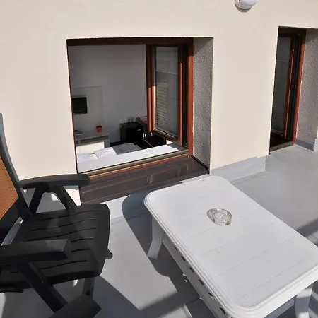Pod Vezi Гостевой дом 3*