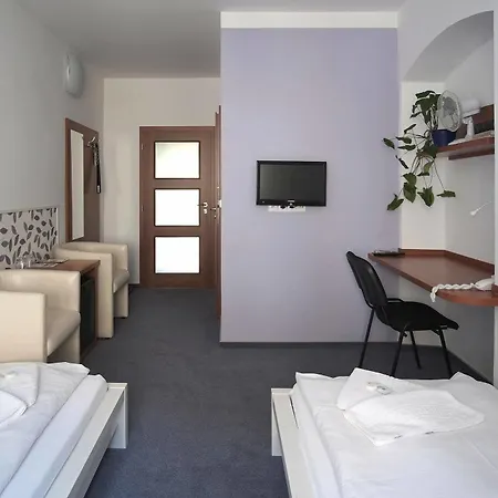 Pod Vezi Гостевой дом 3*