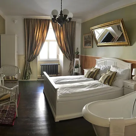 Pod Vezi ゲストハウス コリーン